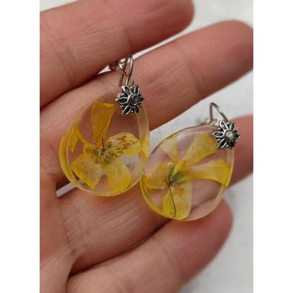 Pressed Flower Real Buttercup Earrings - Picture 4 of 4